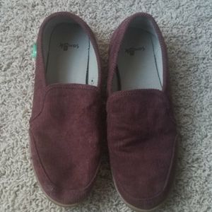 SANUK SLIP ONS - burgundy corduroy -